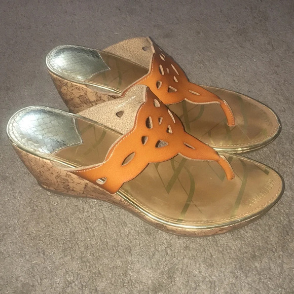Sam & Libby Cutout Wedge Sandals Cognac - Picture 2 of 7